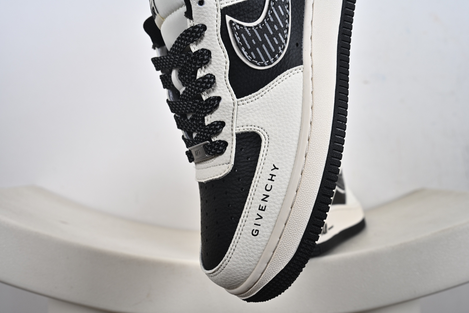 240 NIke Air Force 1 '07 Low “联名款”空军一号 低帮 运动鞋 JP8028-002