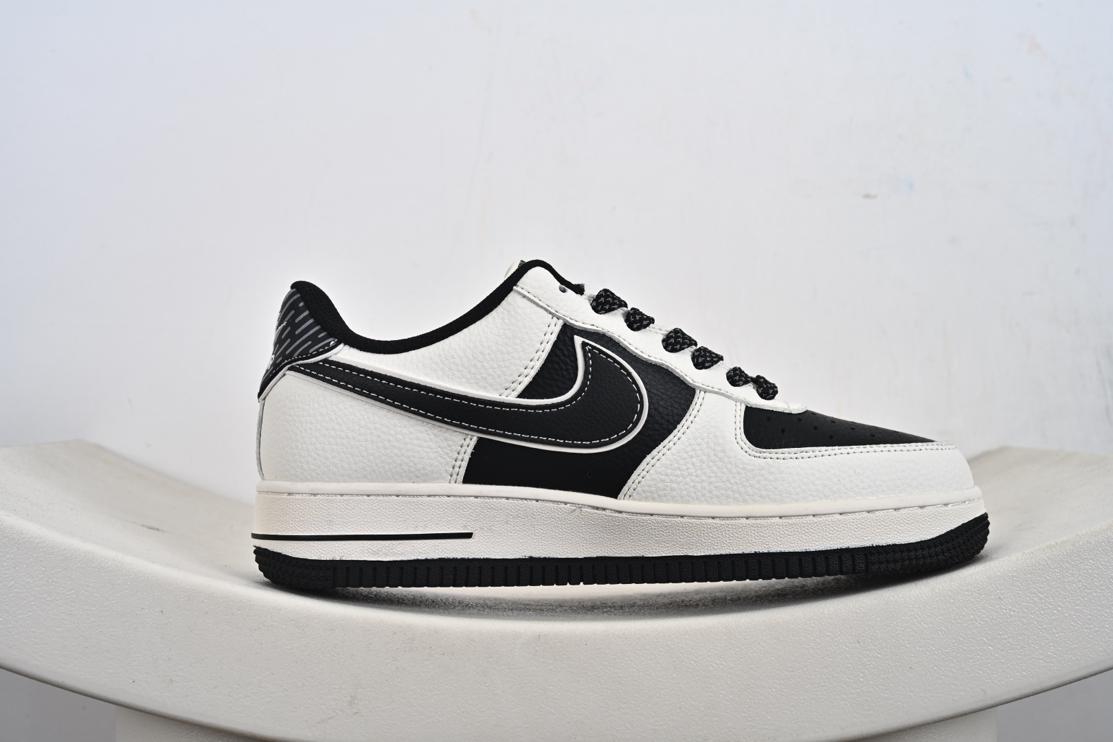 240 NIke Air Force 1 '07 Low “联名款”空军一号 低帮 运动鞋 JP8028-002