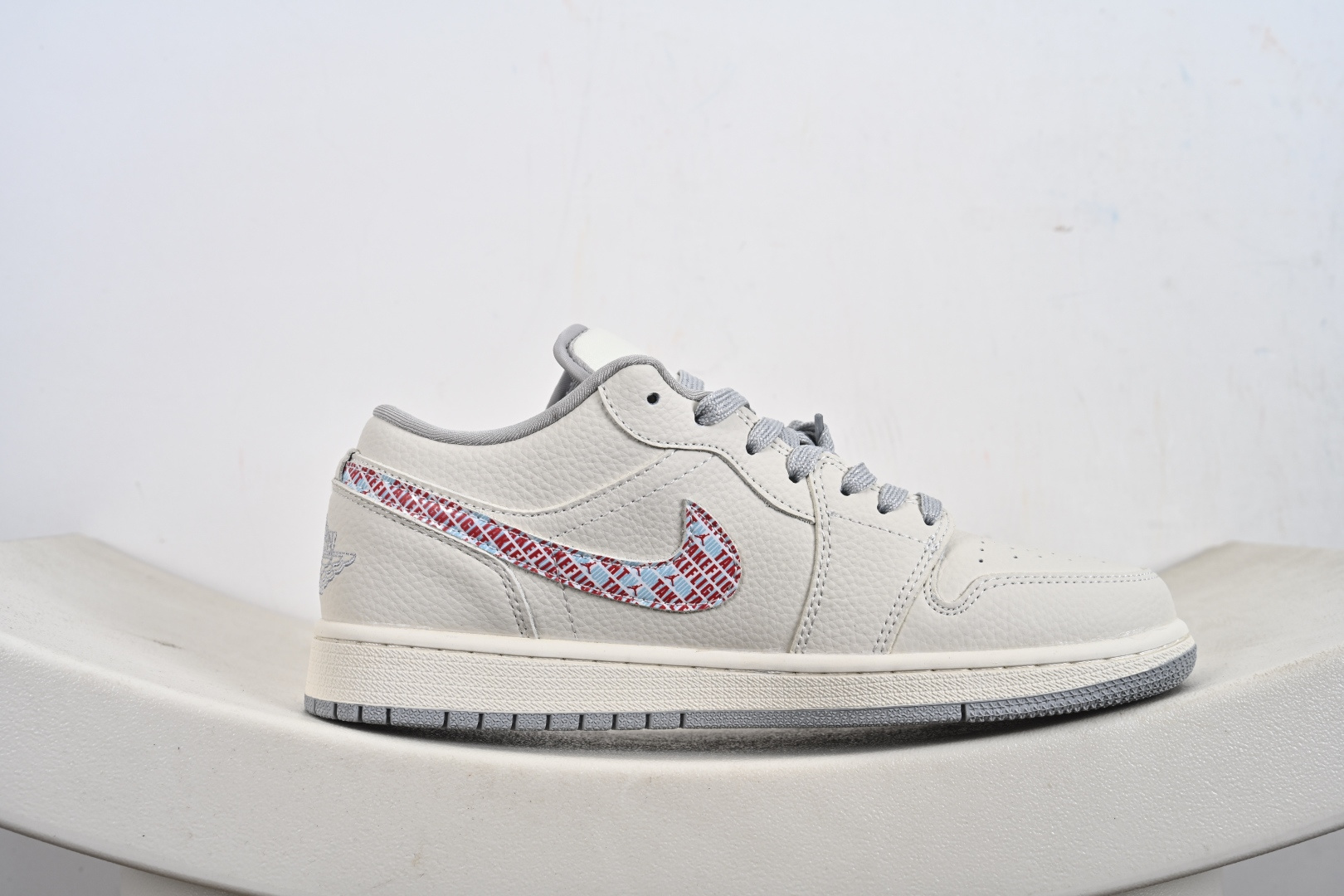 260 Nike Air Jordan 1 Low AJ1乔1低帮休闲板鞋 LR8888-014