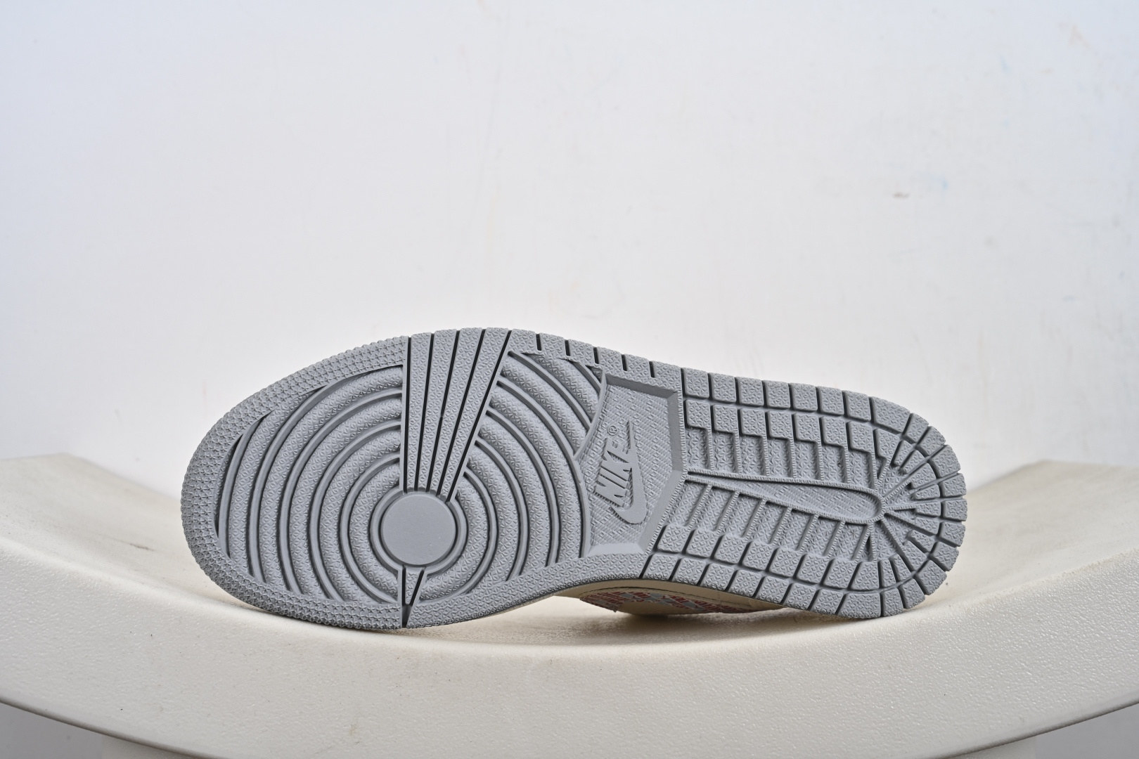 260 Nike Air Jordan 1 Low AJ1乔1低帮休闲板鞋 LR8888-014