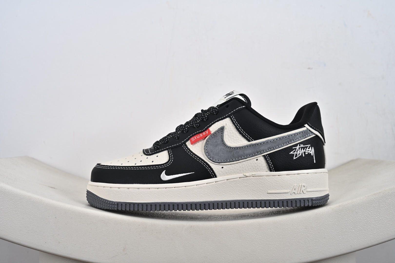 240 定制版 Air Force 1'07 Low 斯图西联名 米灰黑织标 空军一号低帮休闲板鞋 DF0188-102