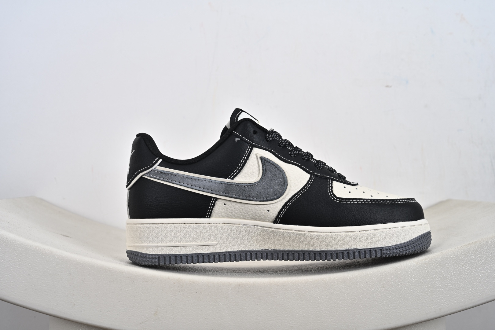 240 定制版 Air Force 1'07 Low 斯图西联名 米灰黑织标 空军一号低帮休闲板鞋 DF0188-102