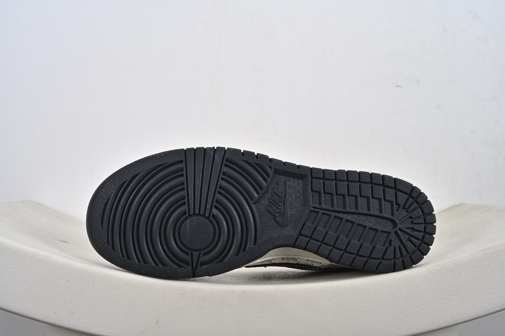 260 定制版 NK Dunk Low“斯图西联名——白灰” 高端定制 低帮休闲板鞋 YF9511-909