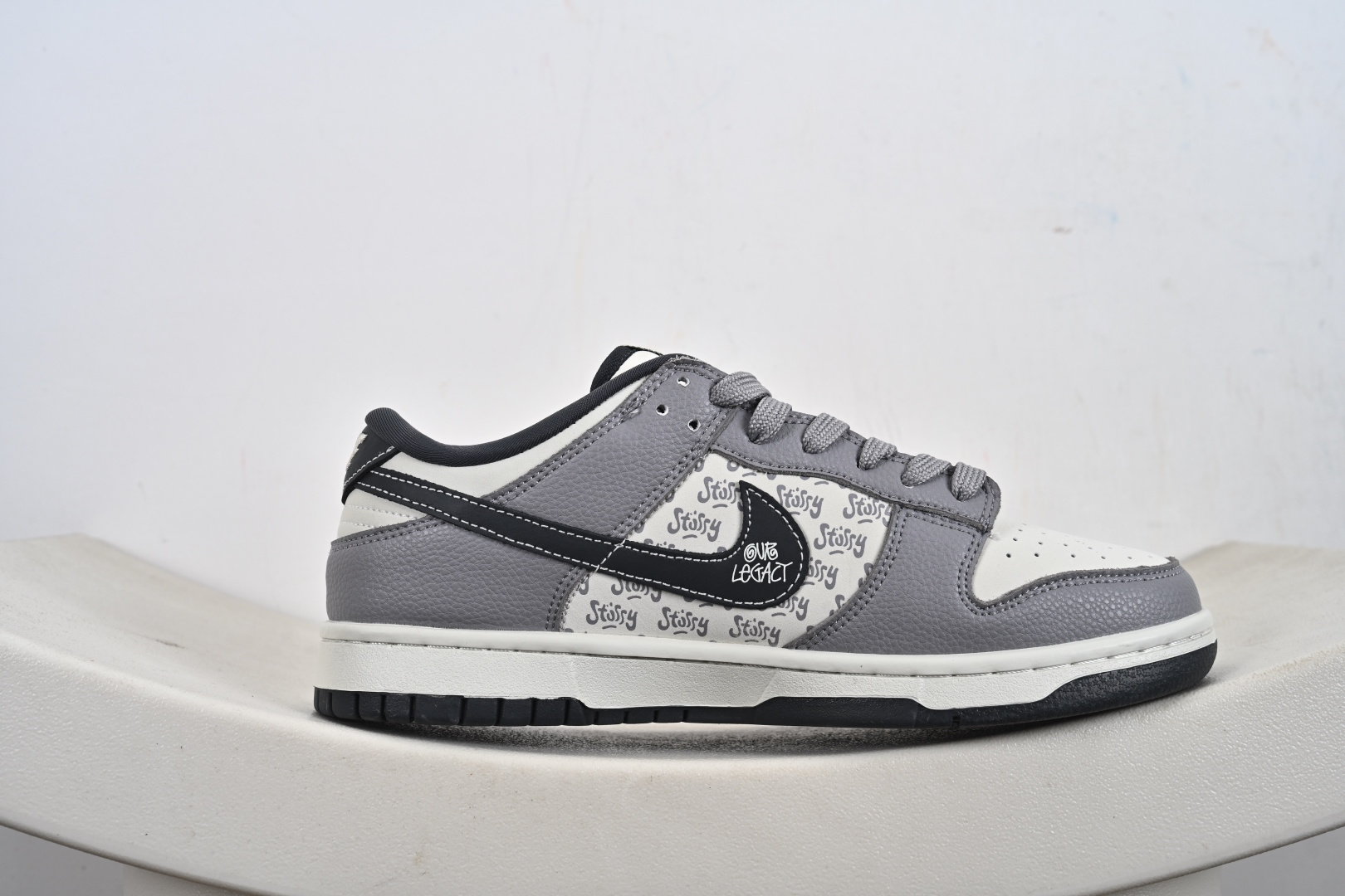260 定制版 NK Dunk Low“斯图西联名——白灰” 高端定制 低帮休闲板鞋 YF9511-909