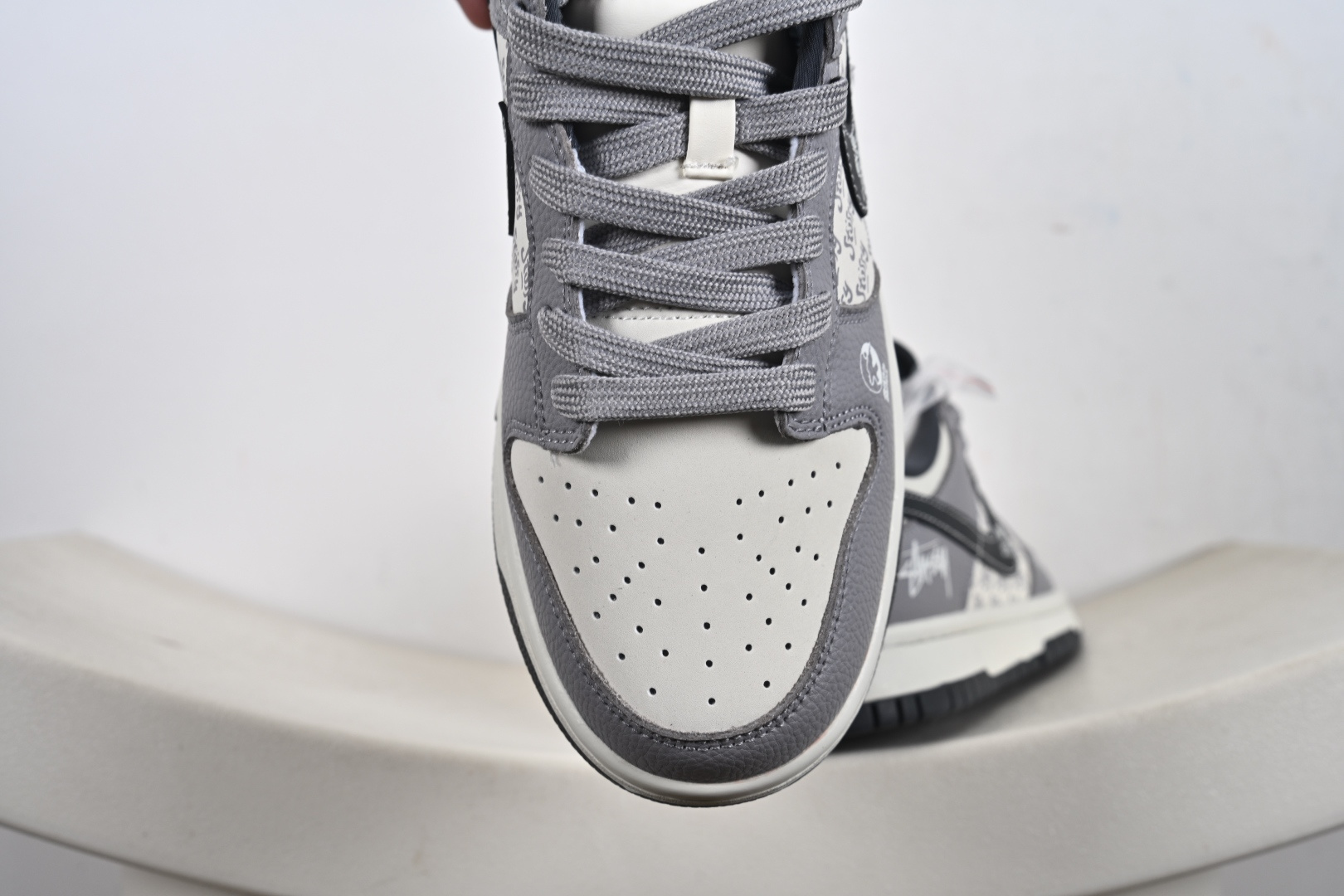 260 定制版 NK Dunk Low“斯图西联名——白灰” 高端定制 低帮休闲板鞋 YF9511-909