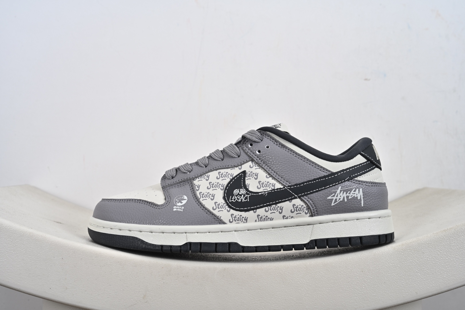 260 定制版 NK Dunk Low“斯图西联名——白灰” 高端定制 低帮休闲板鞋 YF9511-909