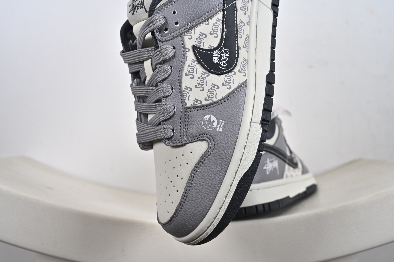 260 定制版 NK Dunk Low“斯图西联名——白灰” 高端定制 低帮休闲板鞋 YF9511-909