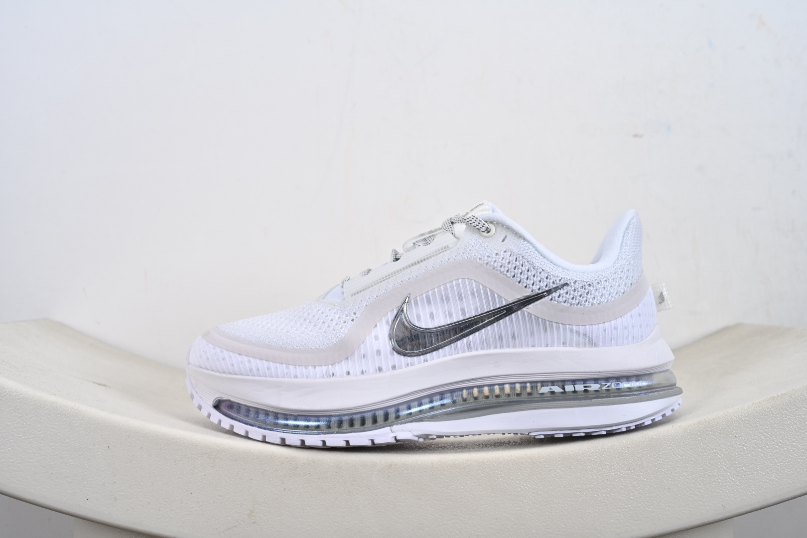 240 NIKE REGASUS PREMIUM 耐克 新款气垫缓震休闲跑步鞋 HQ2593-102