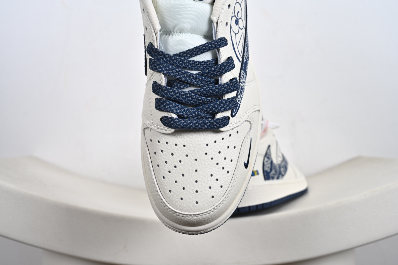 240 定制版 时尚元素x Jordan Air Jordan Low 倒勾 “哆啦A梦-联名''低帮休闲运动板鞋 XB1979-015
