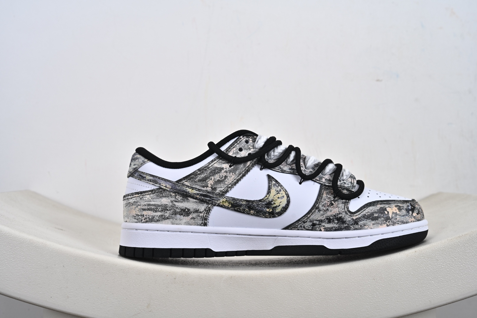 260 NK Dunk Low 淘金热 HF5441-100 当经典黑白底色遇见不羁的金色泼墨