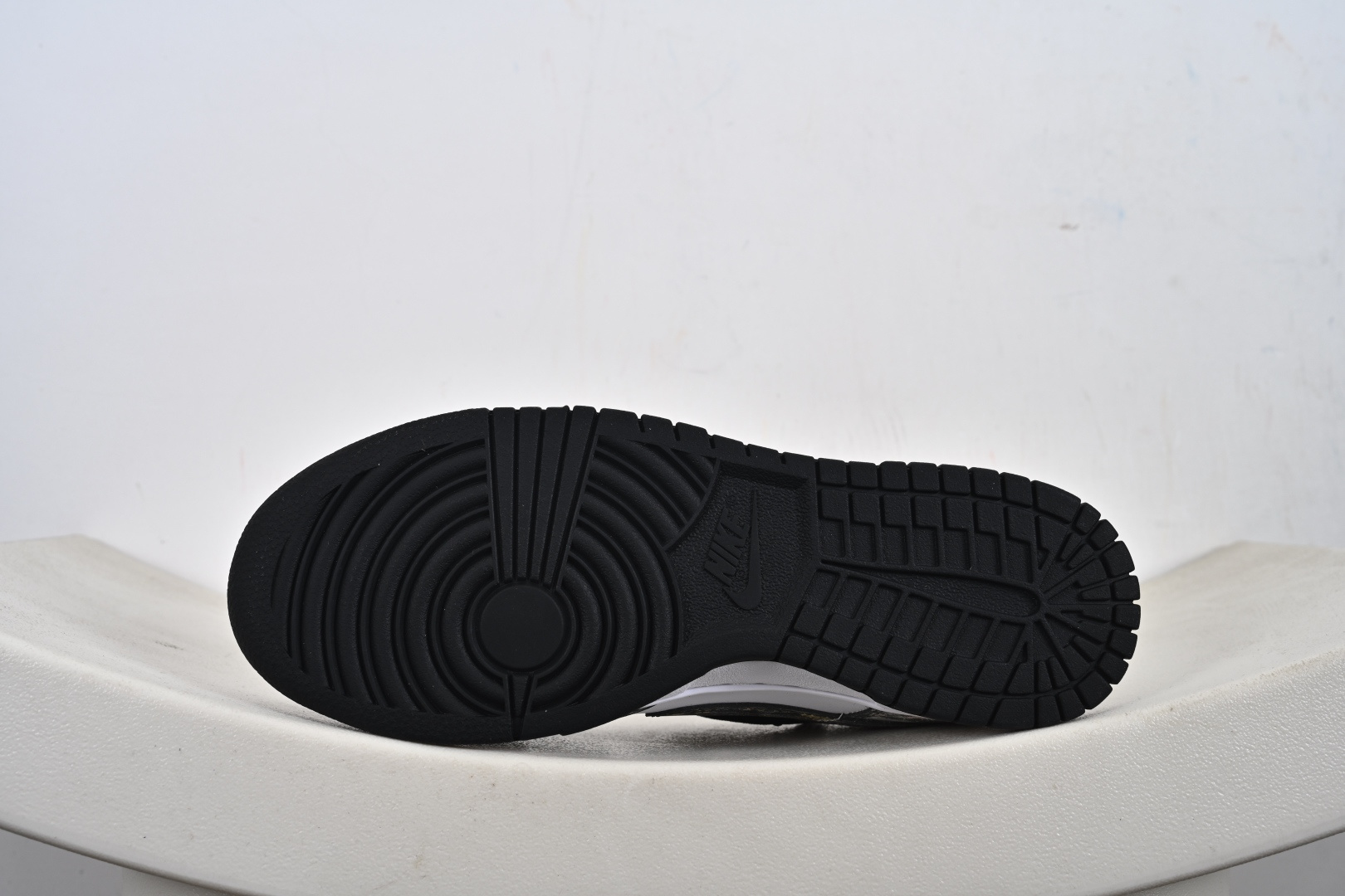 260 NK Dunk Low 淘金热 HF5441-100 当经典黑白底色遇见不羁的金色泼墨