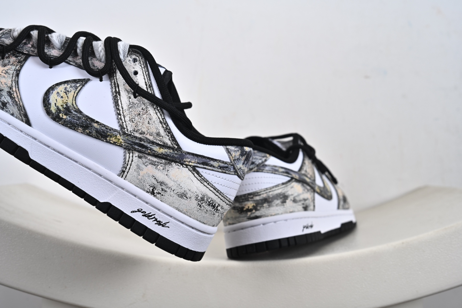 260 NK Dunk Low 淘金热 HF5441-100 当经典黑白底色遇见不羁的金色泼墨