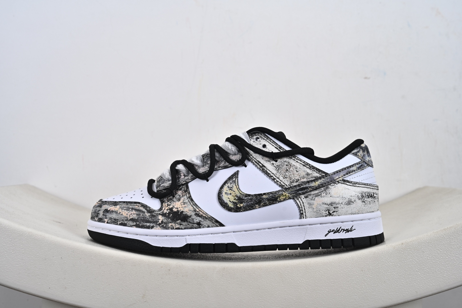 260 NK Dunk Low 淘金热 HF5441-100 当经典黑白底色遇见不羁的金色泼墨