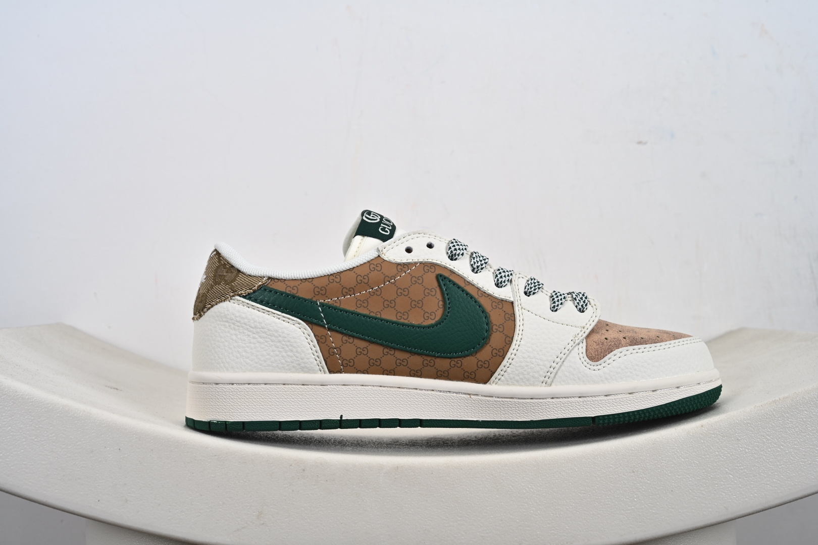 260 定制版 Nike Jordan Air Jordan 1 “古驰联名——花纹米绿红” 高端定制 乔丹低帮休闲板鞋 QW5088-206