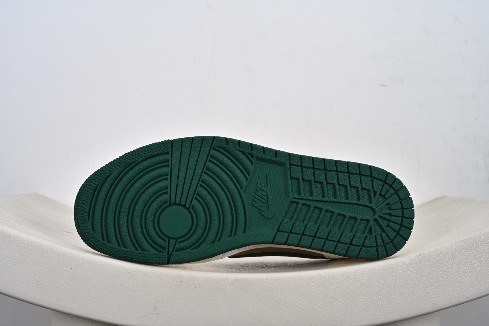 260 定制版 Nike Jordan Air Jordan 1 “古驰联名——花纹米绿红” 高端定制 乔丹低帮休闲板鞋 QW5088-206