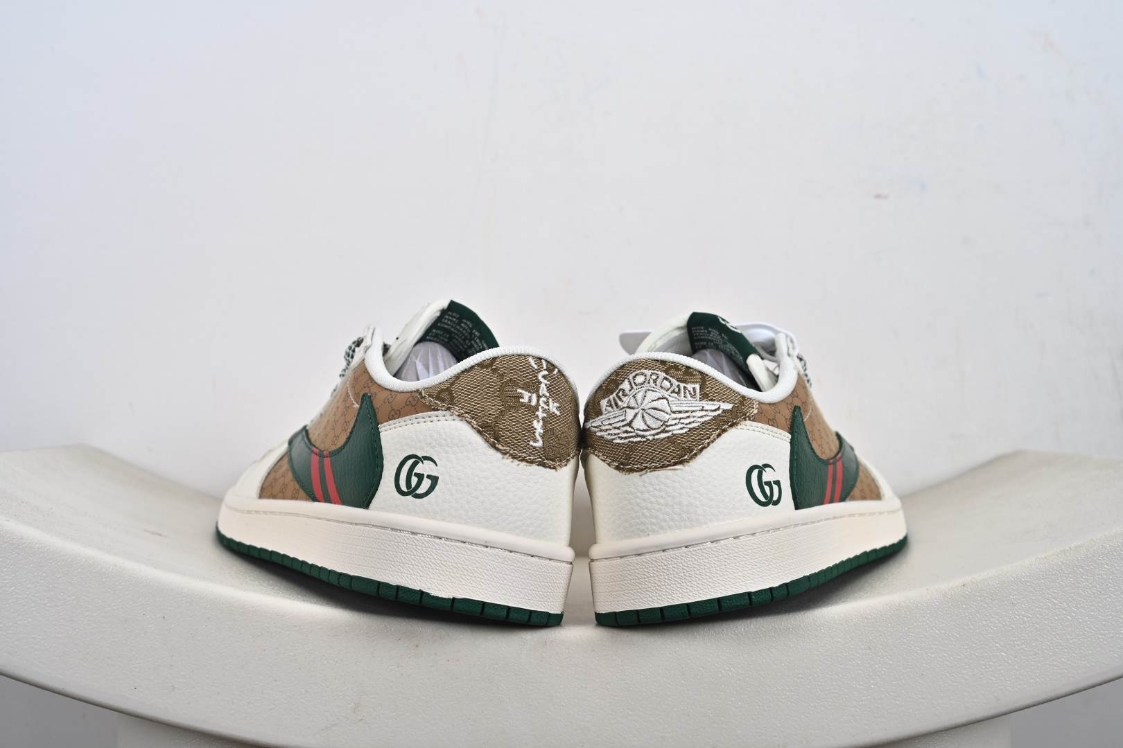 260 定制版 Nike Jordan Air Jordan 1 “古驰联名——花纹米绿红” 高端定制 乔丹低帮休闲板鞋 QW5088-206