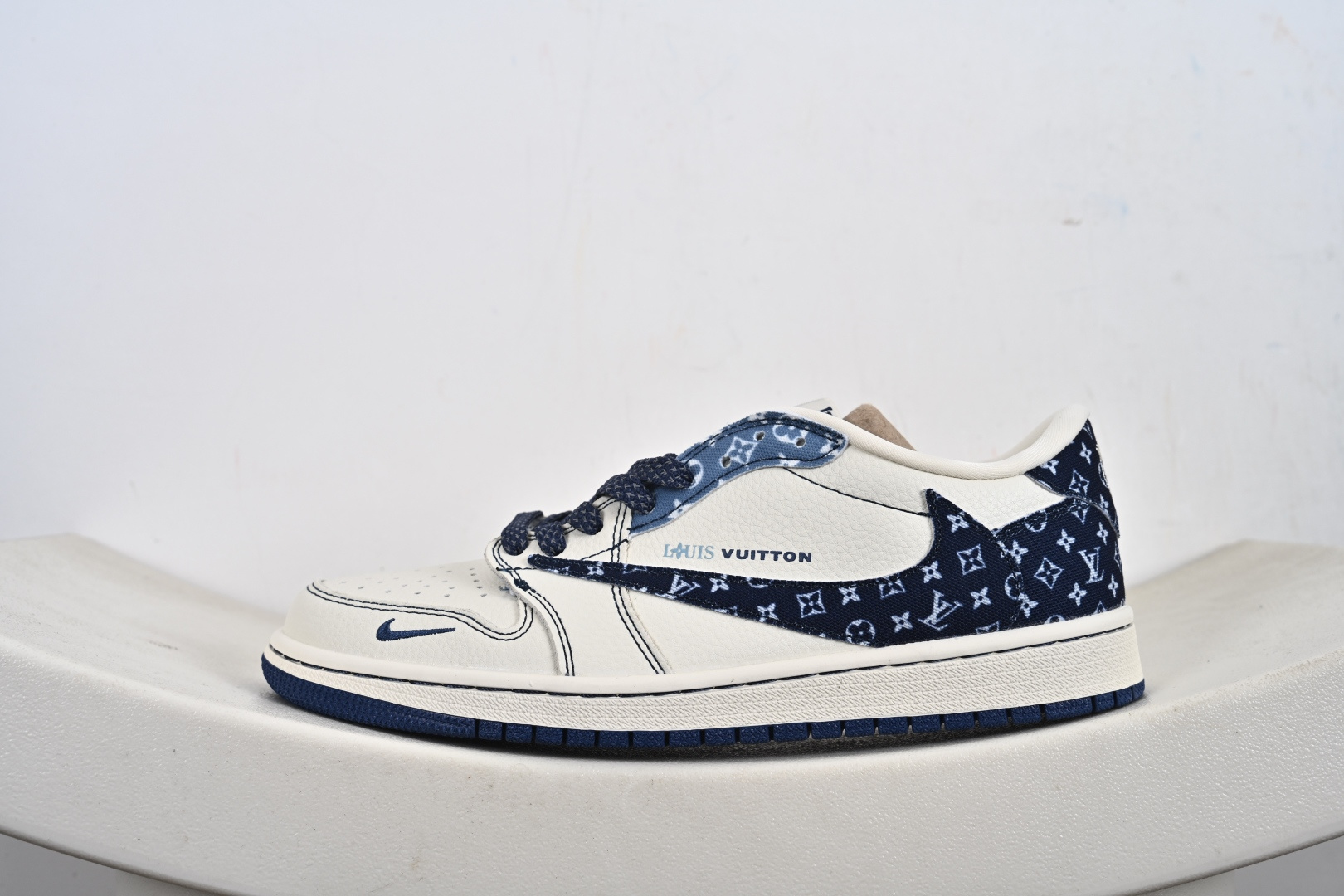 260 Louis Vuitton x Air Jordan 1 Low 水洗牛仔蓝印花 XD1979-002