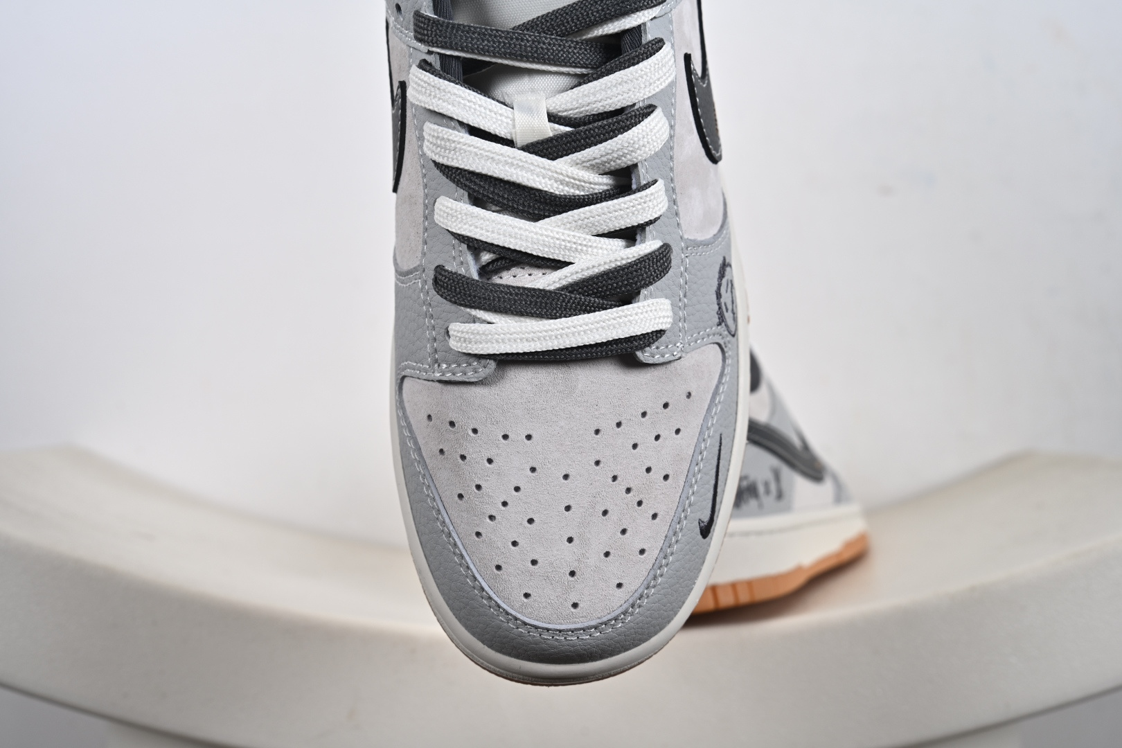 260 定制版 Nike SB Dunk Low 联名 石墨灰 高端定制 低帮休闲板鞋 SG6688-006