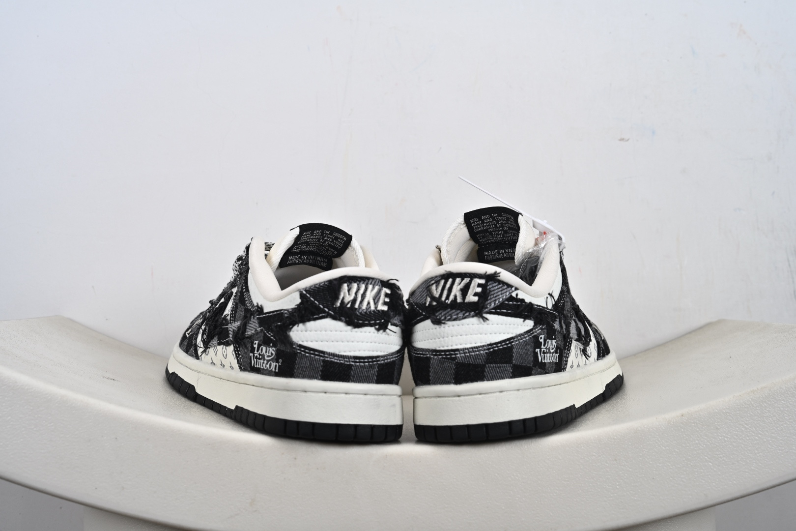 260 定制版 Dunk Low“L联名——白黑格子牛仔” 高端定制 低帮休闲板鞋 YF9511-901