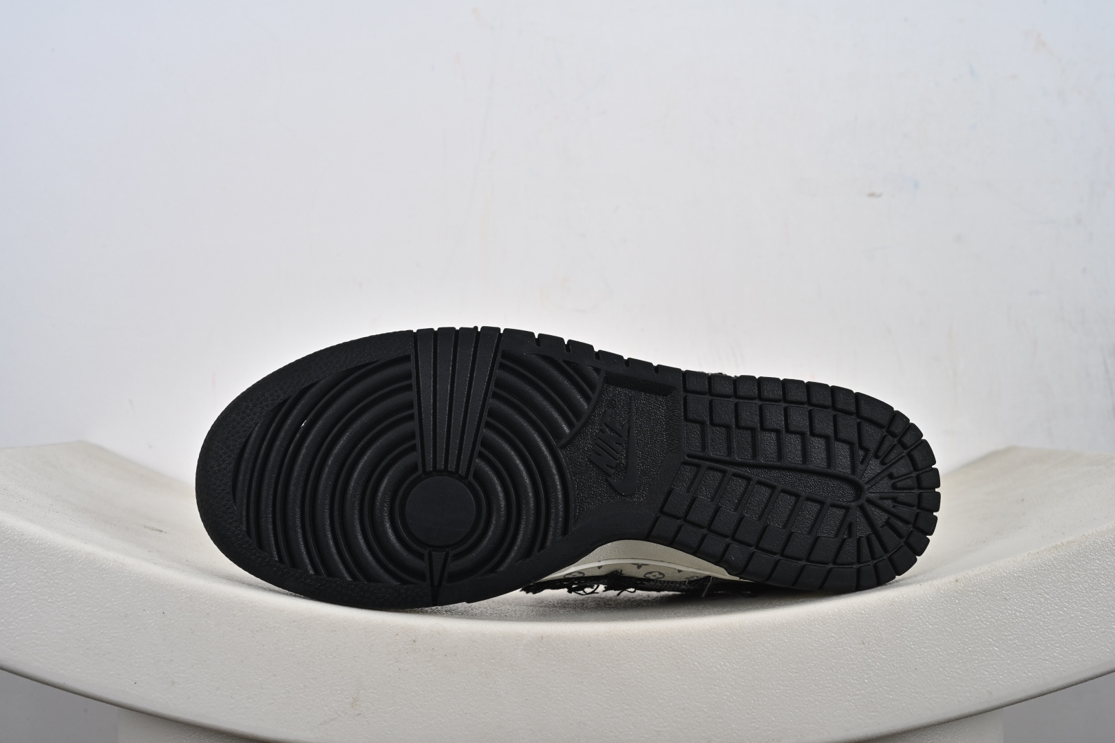 260 定制版 Dunk Low“L联名——白黑格子牛仔” 高端定制 低帮休闲板鞋 YF9511-901