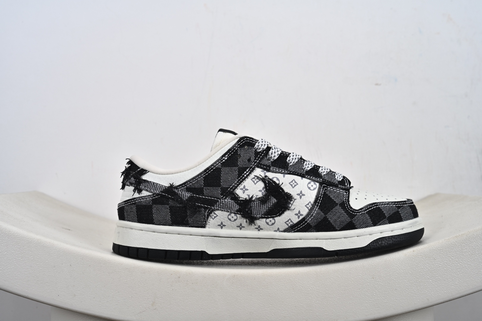 260 定制版 Dunk Low“L联名——白黑格子牛仔” 高端定制 低帮休闲板鞋 YF9511-901