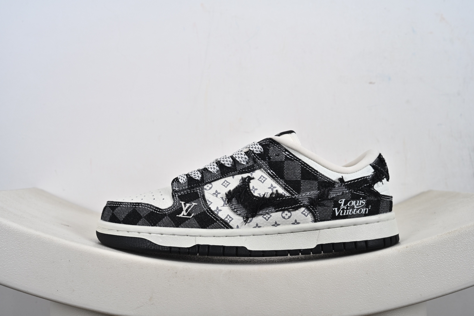 260 定制版 Dunk Low“L联名——白黑格子牛仔” 高端定制 低帮休闲板鞋 YF9511-901