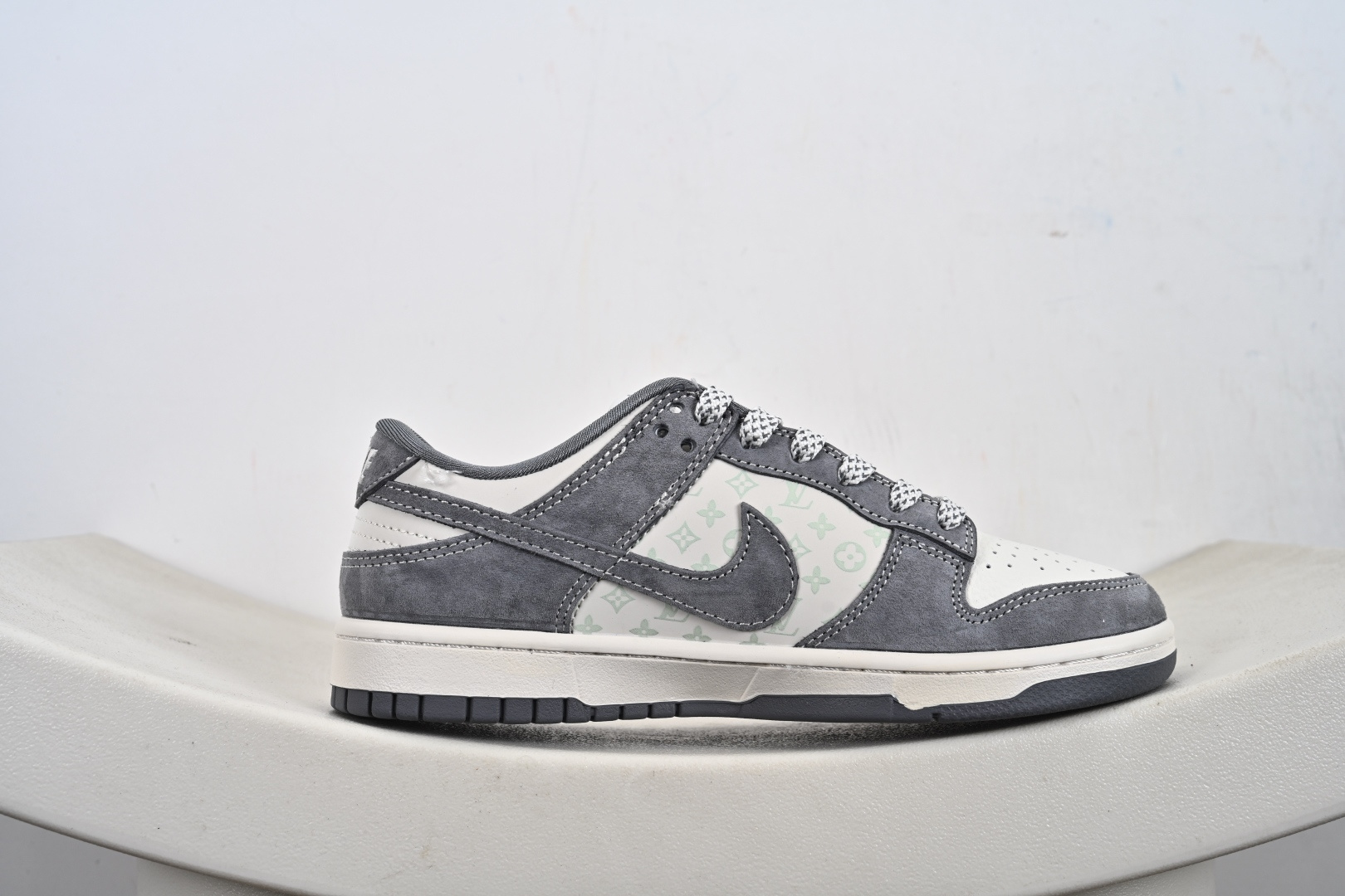 260 定制版 Dunk Low“联名——灰猪八红标” 周年高端定制 低帮休闲板鞋 CX5050-Y13