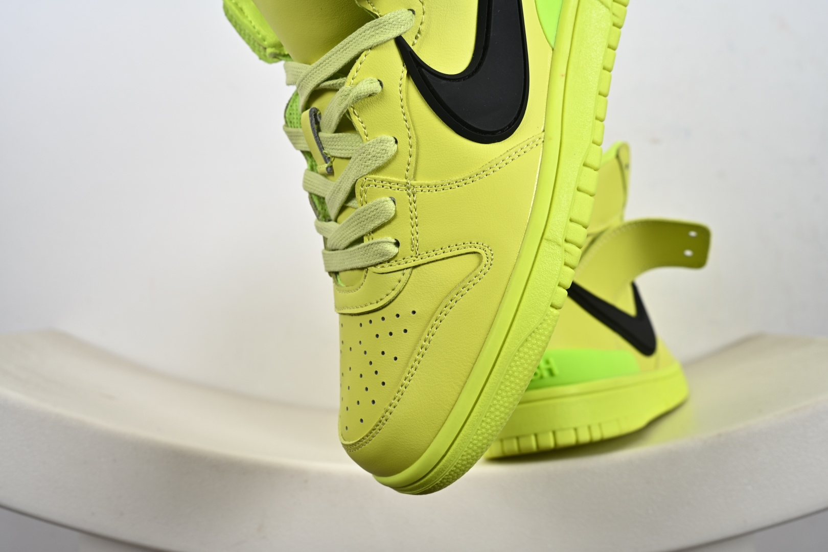 260 NIKE DUNK HI / AMBUSH 联名款黑白熊猫高帮休闲板鞋 CU7544-300