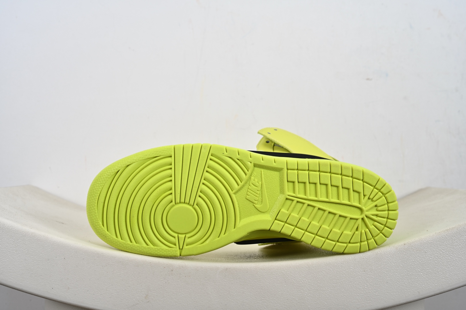 260 NIKE DUNK HI / AMBUSH 联名款黑白熊猫高帮休闲板鞋 CU7544-300