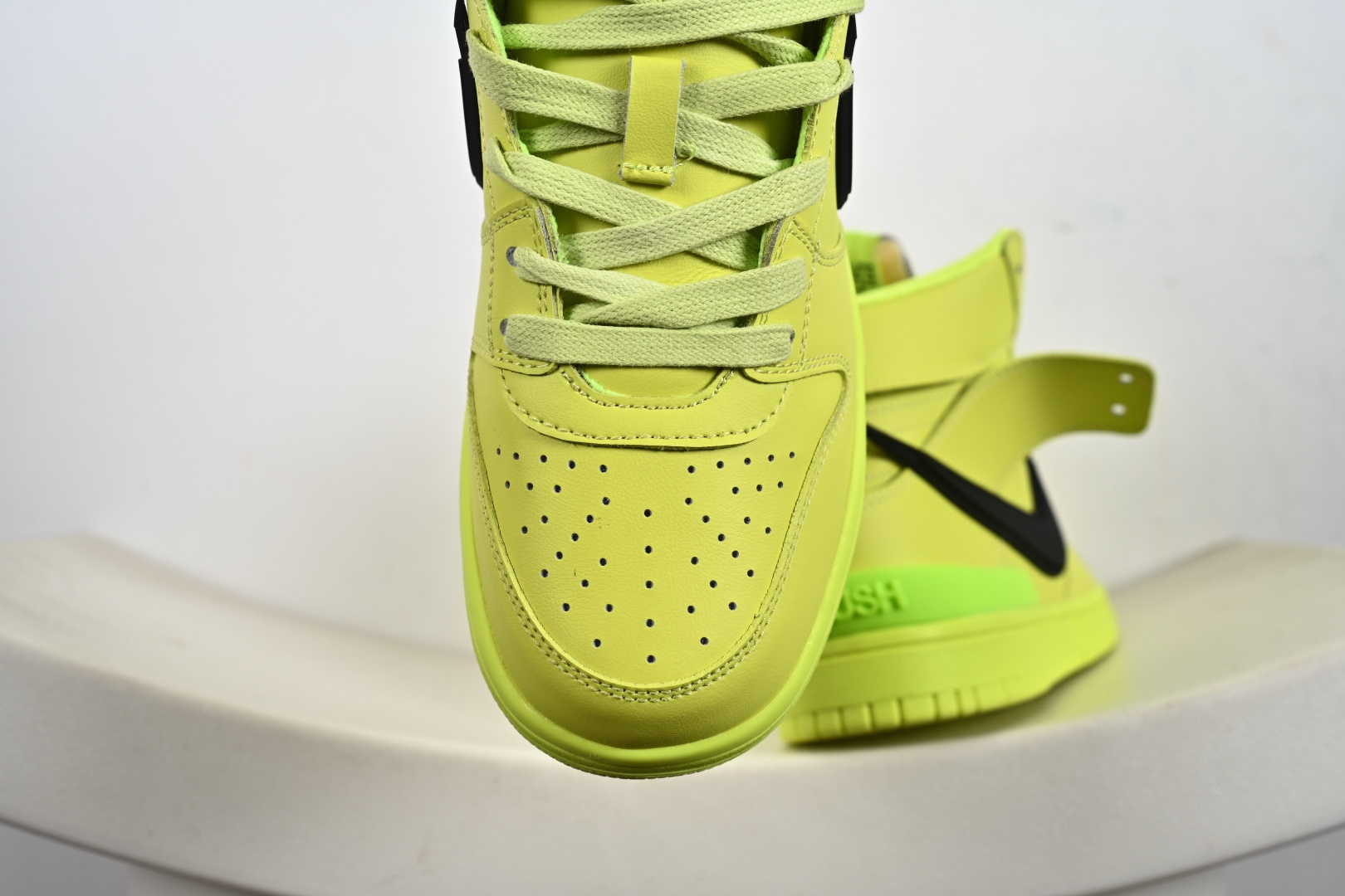 260 NIKE DUNK HI / AMBUSH 联名款黑白熊猫高帮休闲板鞋 CU7544-300