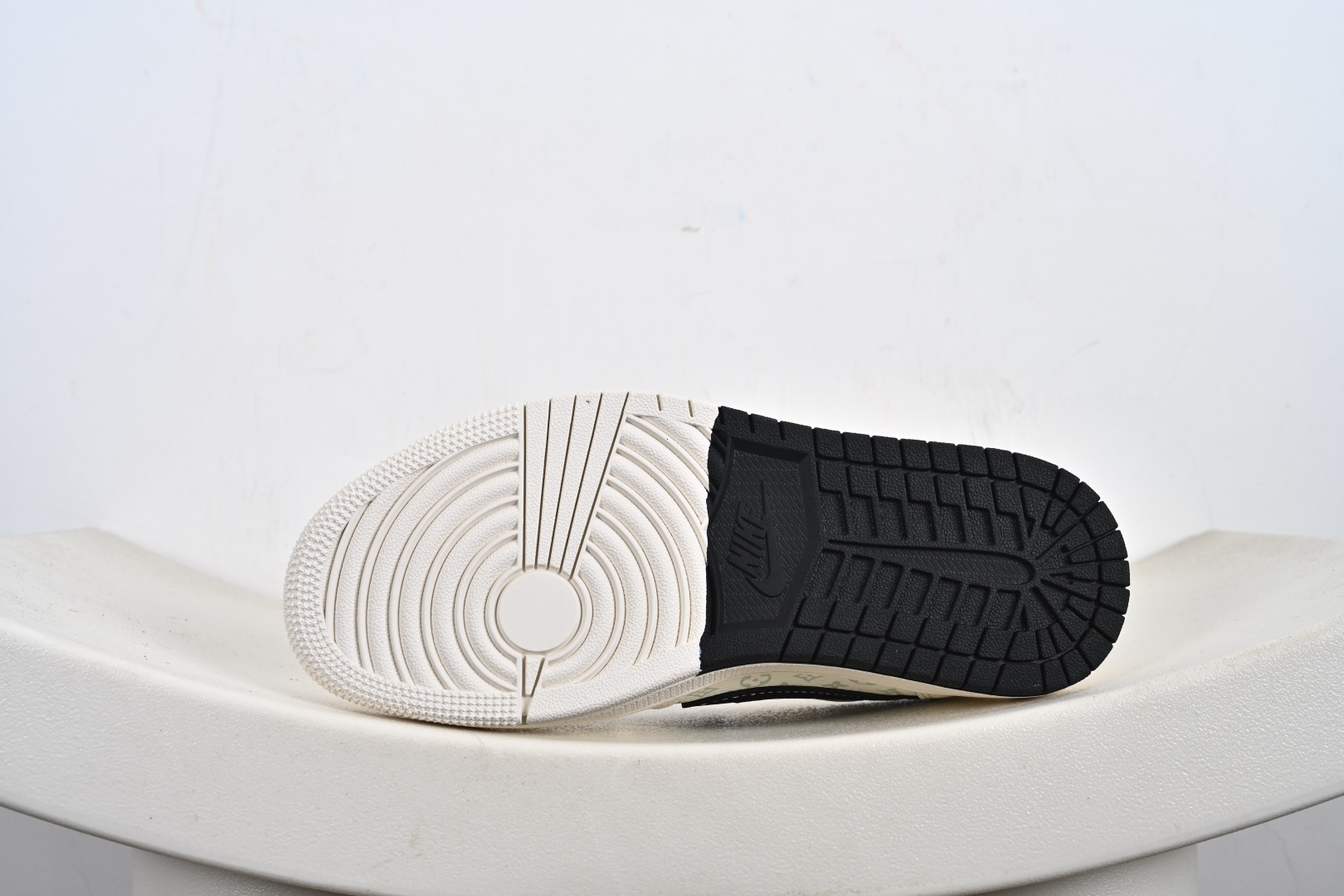 260 Travis Scott x Fragment Design x Air Jordan 1 Low SP AJ1 乔1双拼花黑勾 低帮文化休板闲鞋 CX5050-Y27