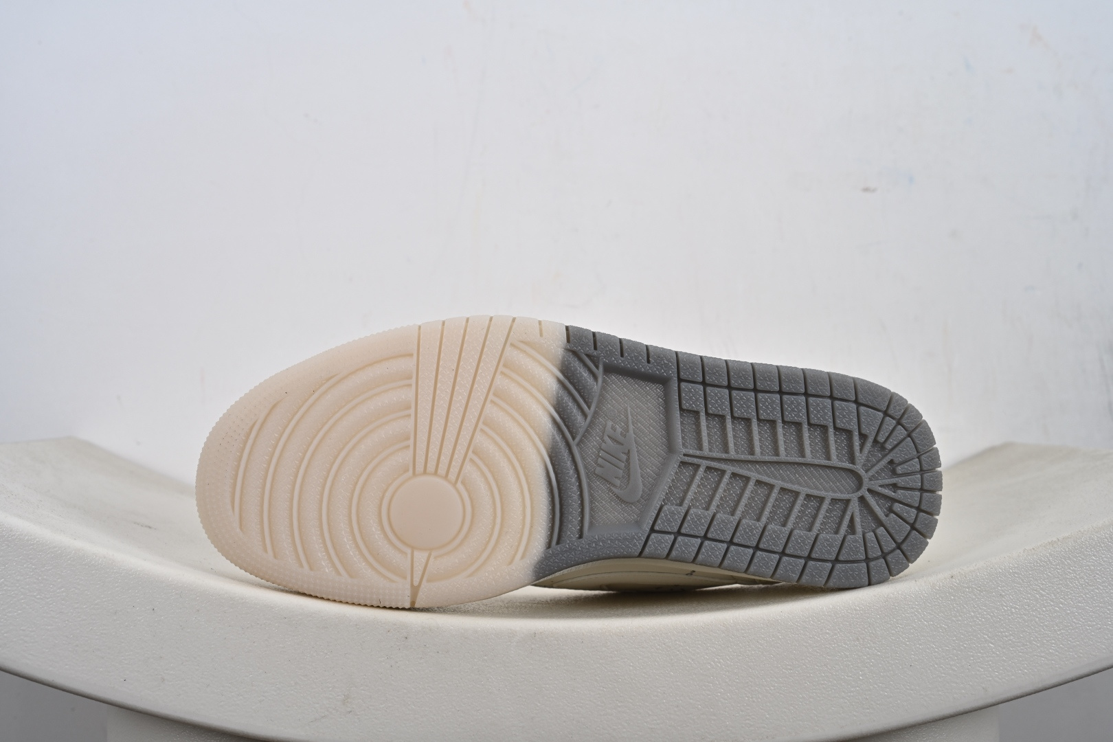 240 Travis Scott x Fragment Design x Jordan Air Jordan 1 Low SP Bape联名——“白灰” DM7866-103