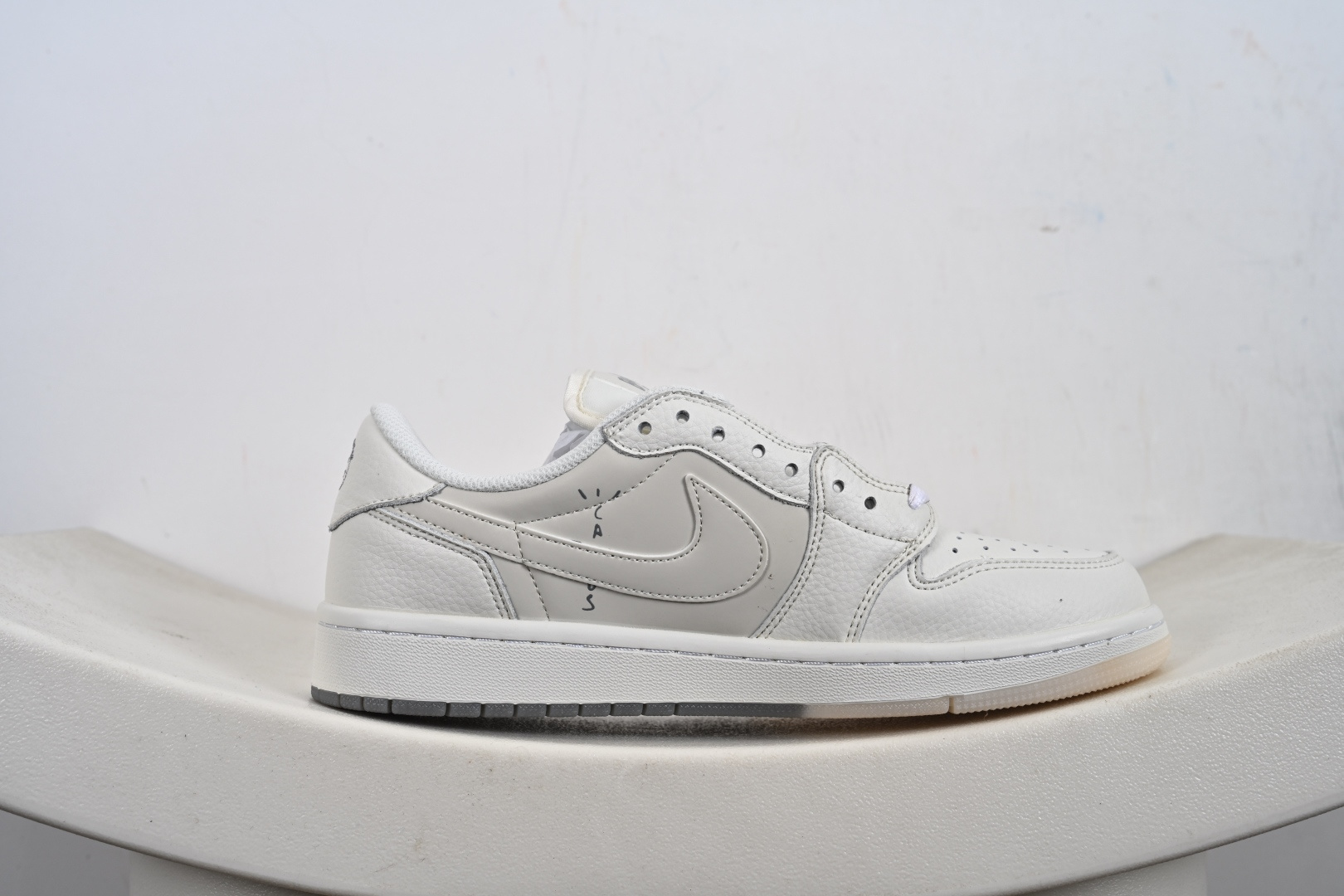 240 Travis Scott x Fragment Design x Jordan Air Jordan 1 Low SP Bape联名——“白灰” DM7866-103