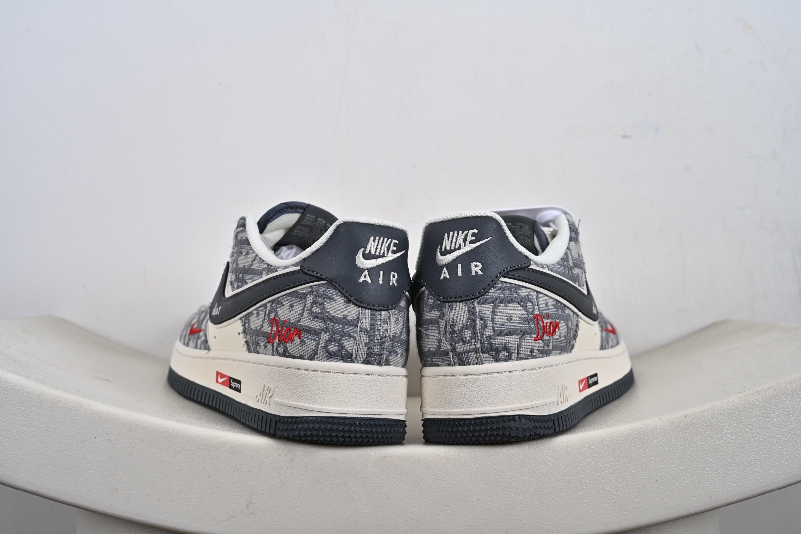 240 Nike Air Force 1 '07 Low “迪奥联名——花纹米灰红”空军一号 高端定制 低帮 运动鞋 MZ9588-807