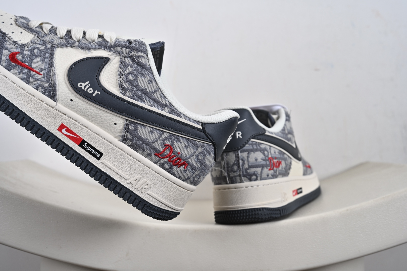 240 Nike Air Force 1 '07 Low “迪奥联名——花纹米灰红”空军一号 高端定制 低帮 运动鞋 MZ9588-807