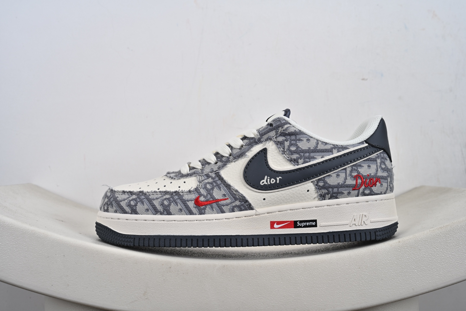 240 Nike Air Force 1 '07 Low “迪奥联名——花纹米灰红”空军一号 高端定制 低帮 运动鞋 MZ9588-807
