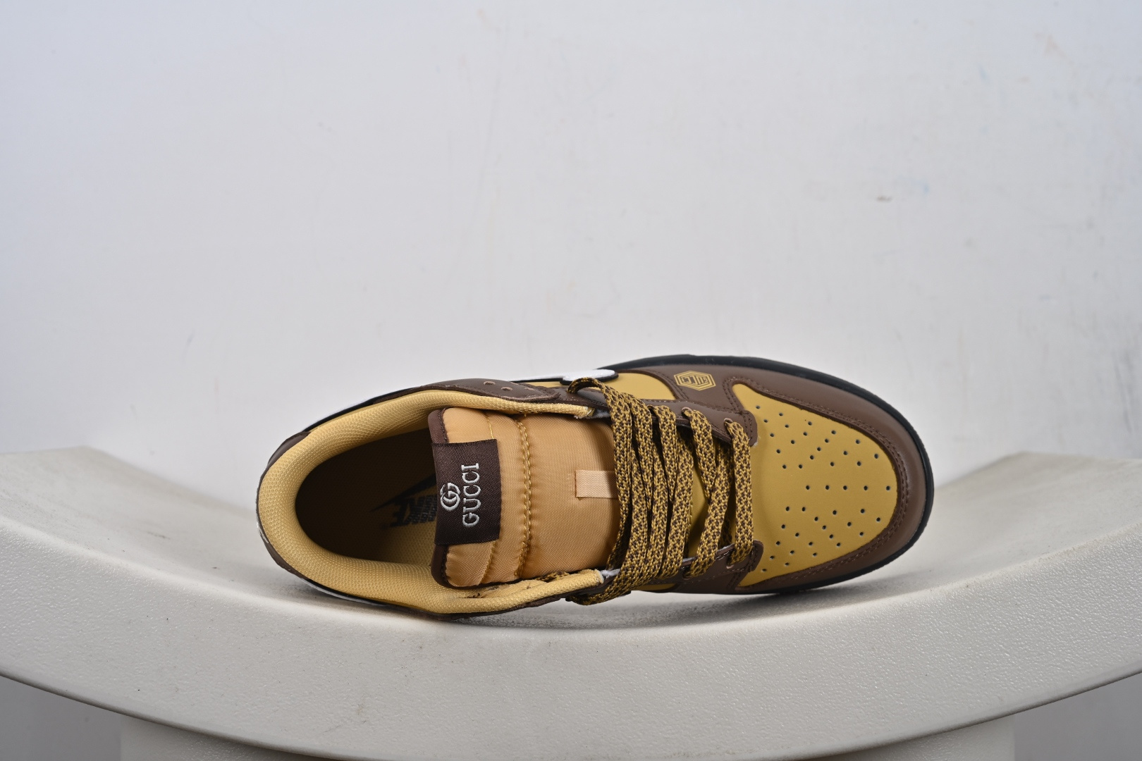 260 定制版 Dunk Low “古驰联名——双拼绿白勾” 高端定制 低帮休闲板鞋 DJ1988-001