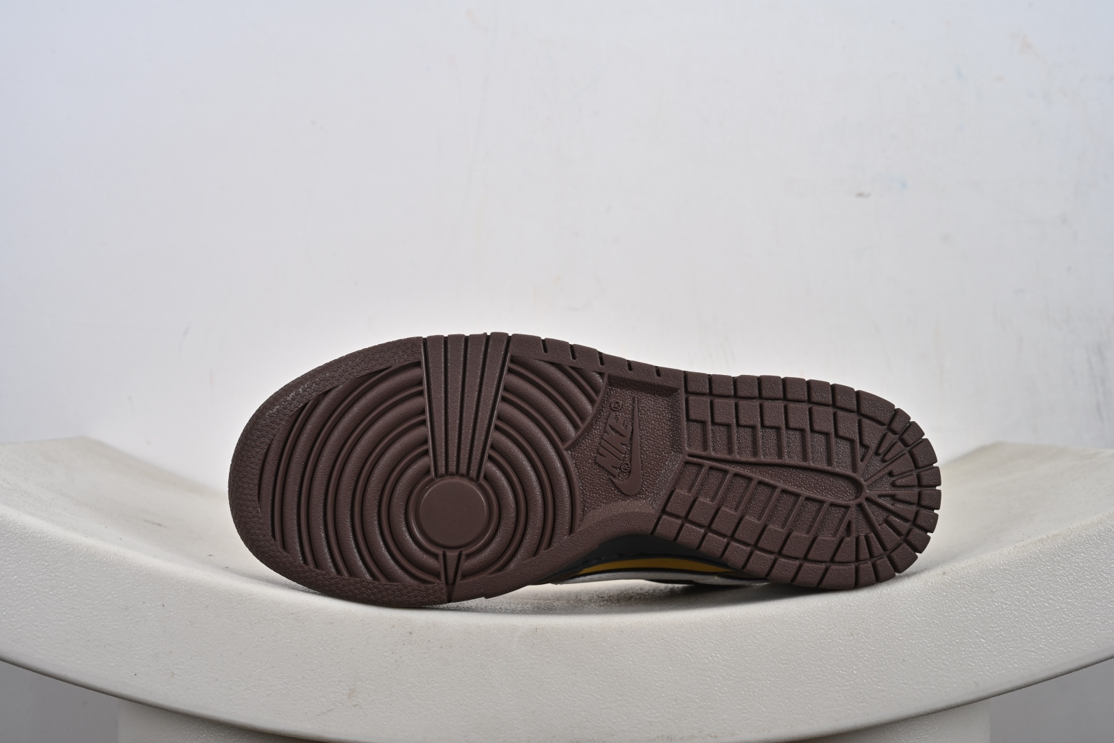 260 定制版 Dunk Low “古驰联名——双拼绿白勾” 高端定制 低帮休闲板鞋 DJ1988-001