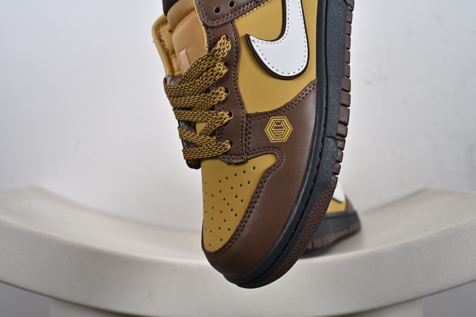 260 定制版 Dunk Low “古驰联名——双拼绿白勾” 高端定制 低帮休闲板鞋 DJ1988-001