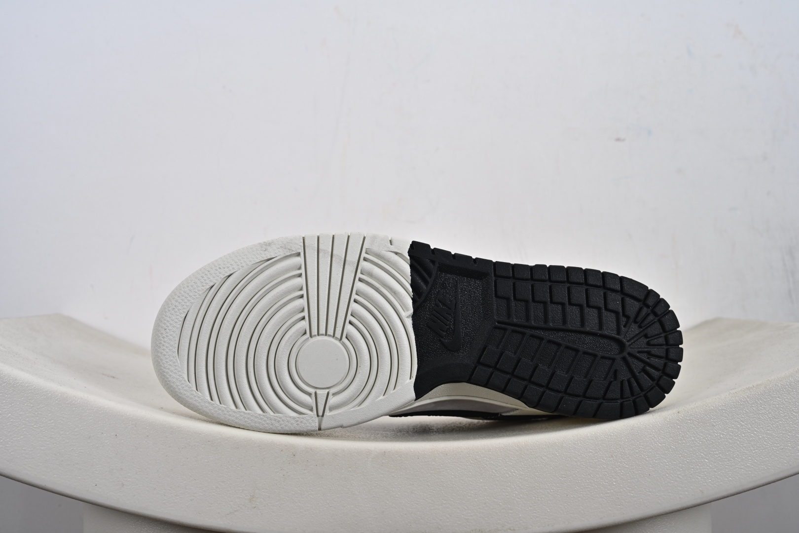 260 定制版 Dunk Low“联名——白灰黑” 高端定制 低帮休闲板鞋 YF9511-904