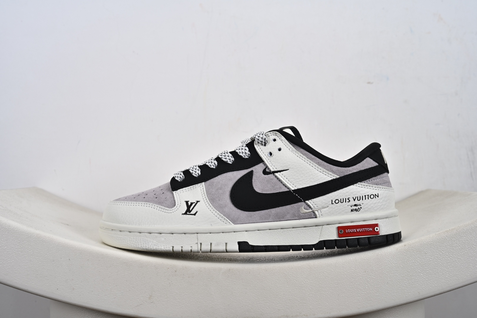 260 定制版 Dunk Low“联名——白灰黑” 高端定制 低帮休闲板鞋 YF9511-904