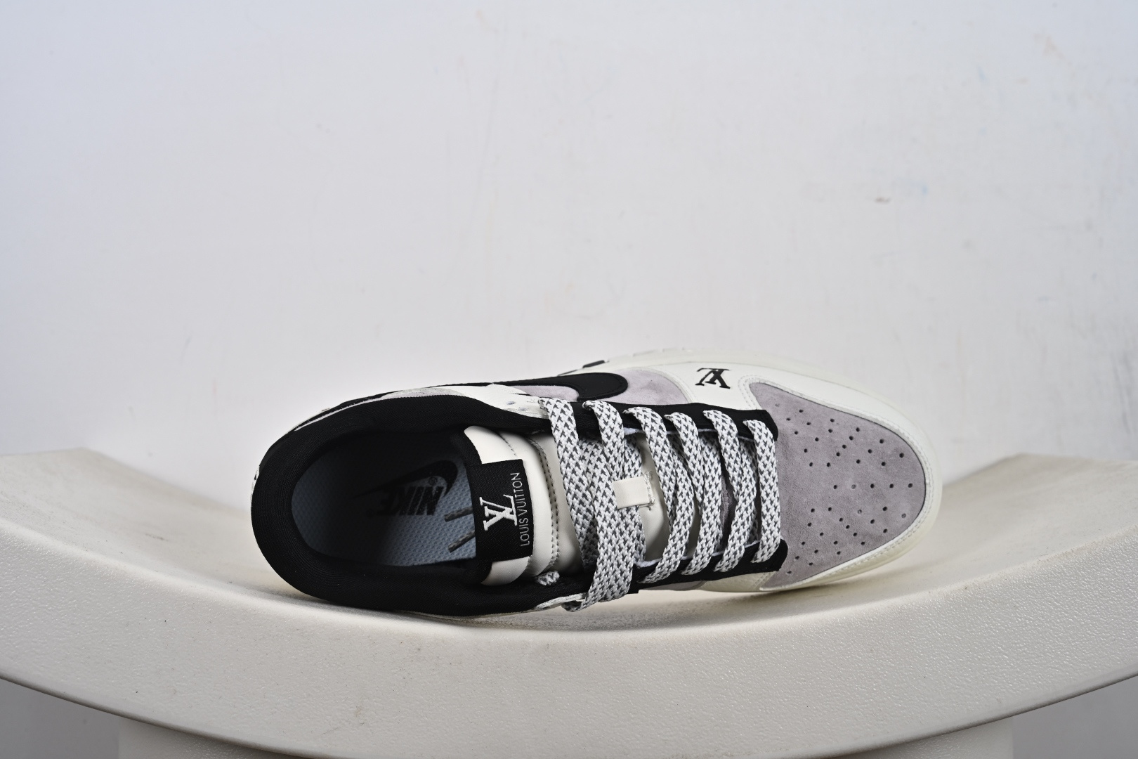 260 定制版 Dunk Low“联名——白灰黑” 高端定制 低帮休闲板鞋 YF9511-904