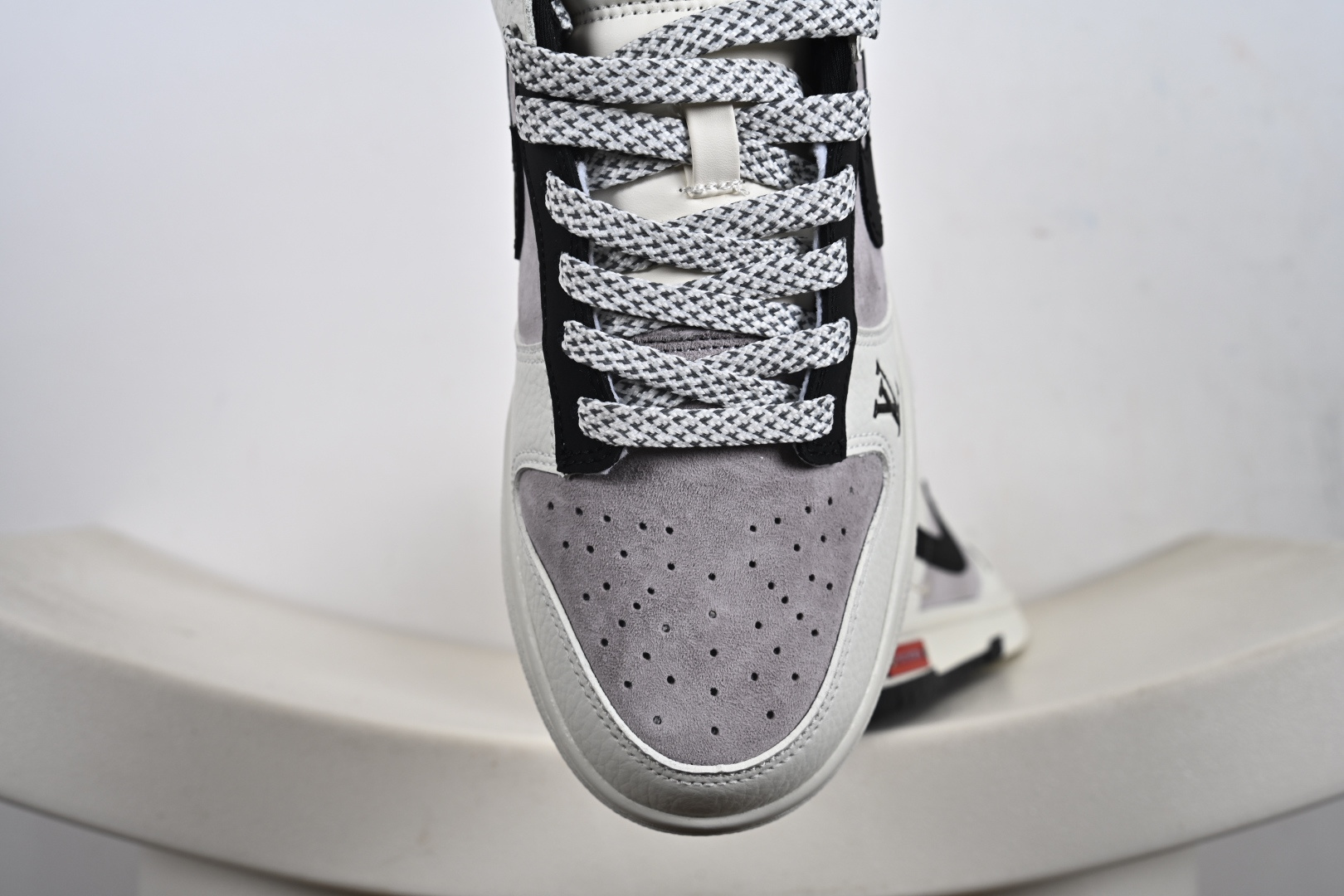 260 定制版 Dunk Low“联名——白灰黑” 高端定制 低帮休闲板鞋 YF9511-904