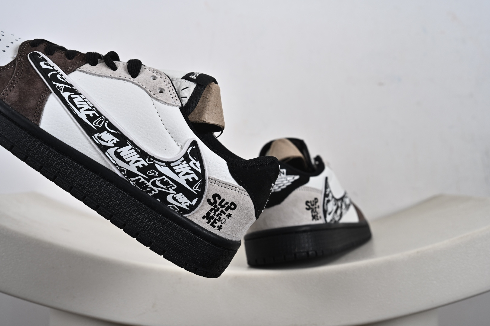260 定制版 Travis Scott x Fragment Design x Jordan Air Jordan 1 Low SP “Supreme联名——棕黑花勾” DZ5899-032