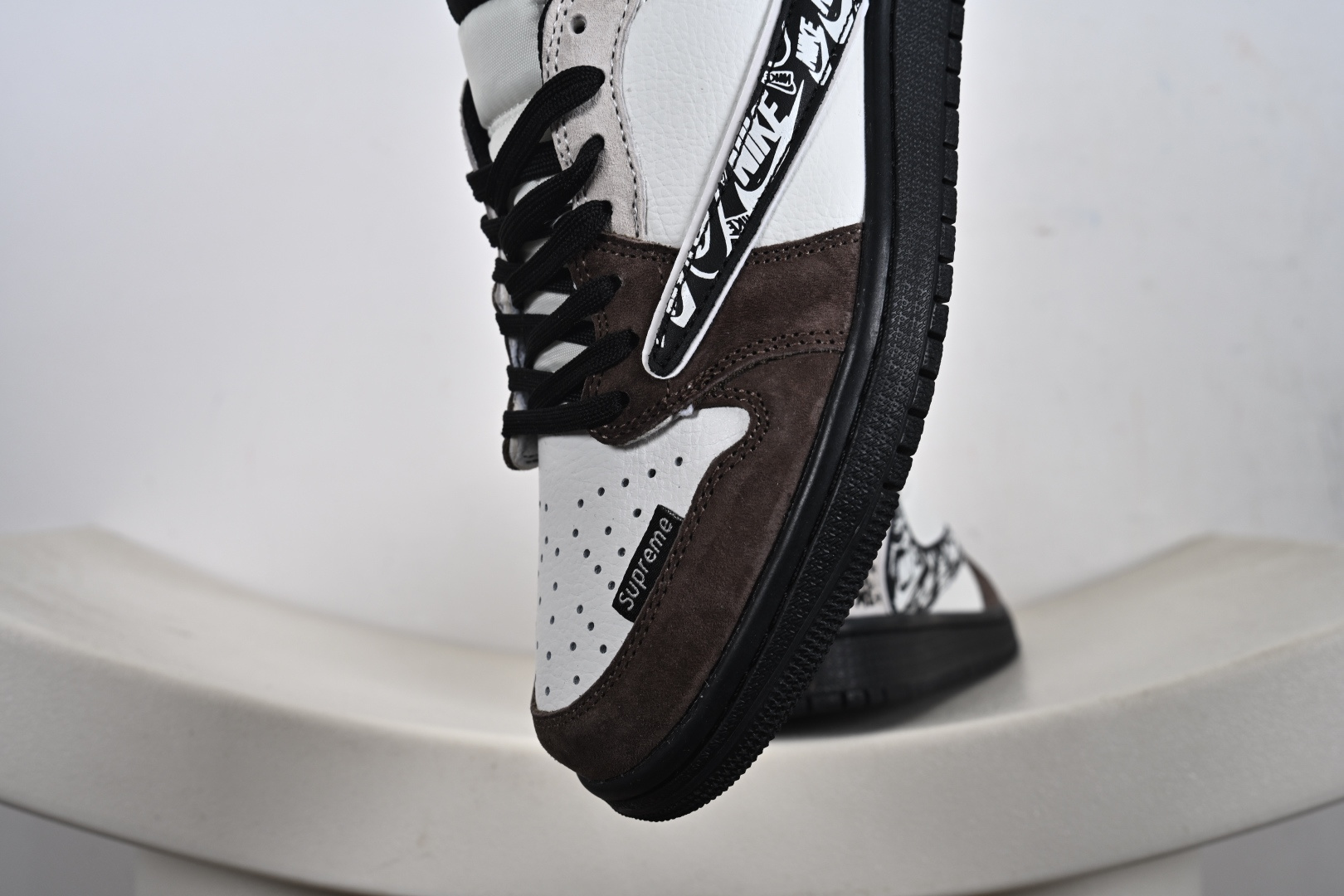 260 定制版 Travis Scott x Fragment Design x Jordan Air Jordan 1 Low SP “Supreme联名——棕黑花勾” DZ5899-032