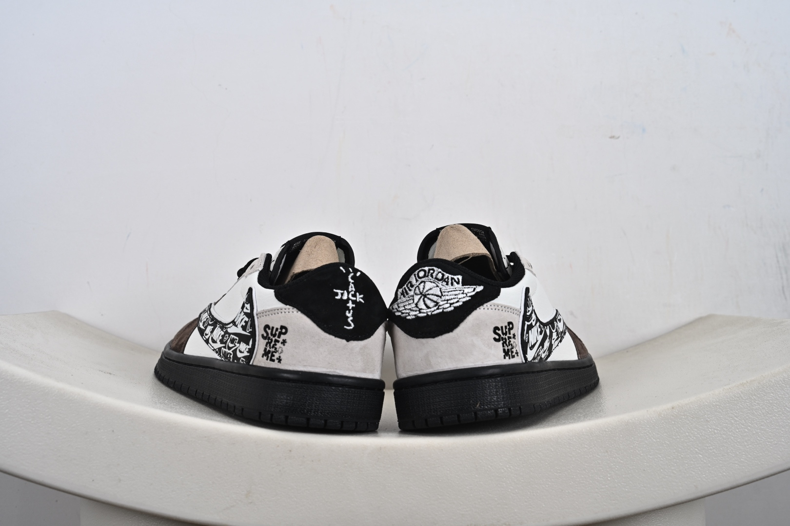 260 定制版 Travis Scott x Fragment Design x Jordan Air Jordan 1 Low SP “Supreme联名——棕黑花勾” DZ5899-032