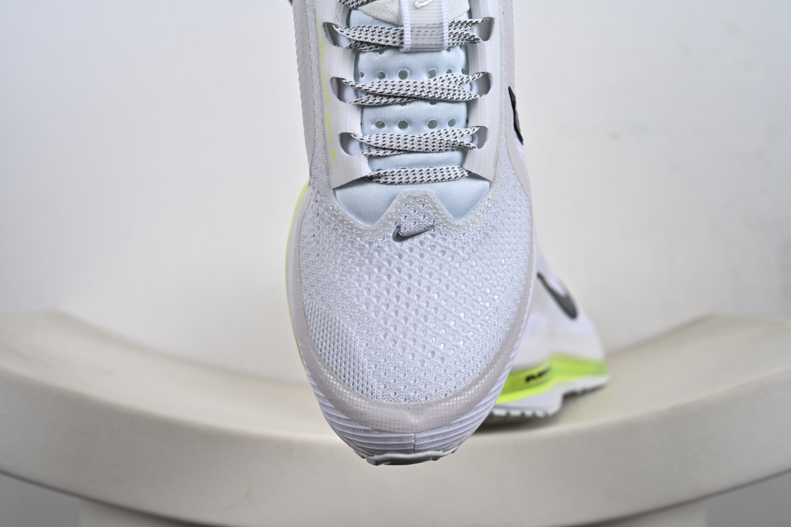 240 NIKE REGASUS PREMIUM 耐克 新款气垫缓震休闲跑步鞋 HQ2592-100