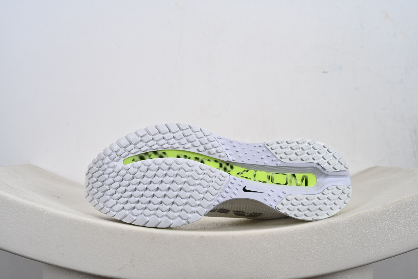 240 NIKE REGASUS PREMIUM 耐克 新款气垫缓震休闲跑步鞋 HQ2592-100