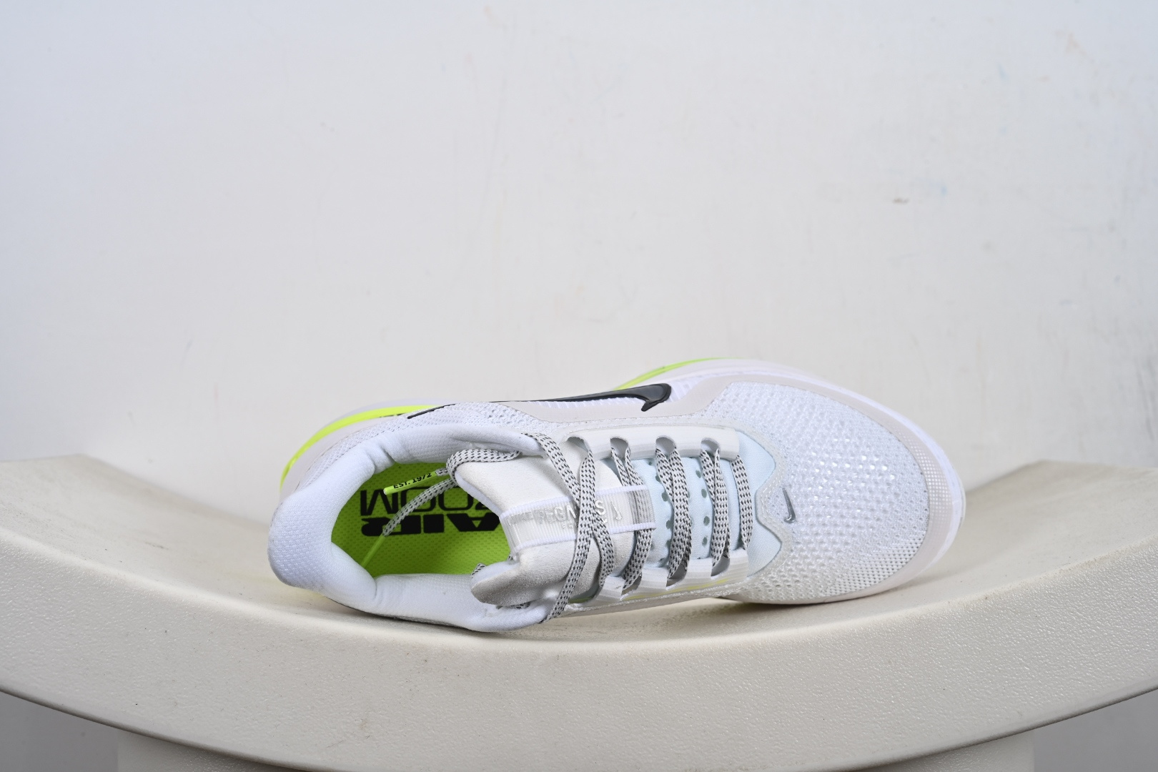 240 NIKE REGASUS PREMIUM 耐克 新款气垫缓震休闲跑步鞋 HQ2592-100