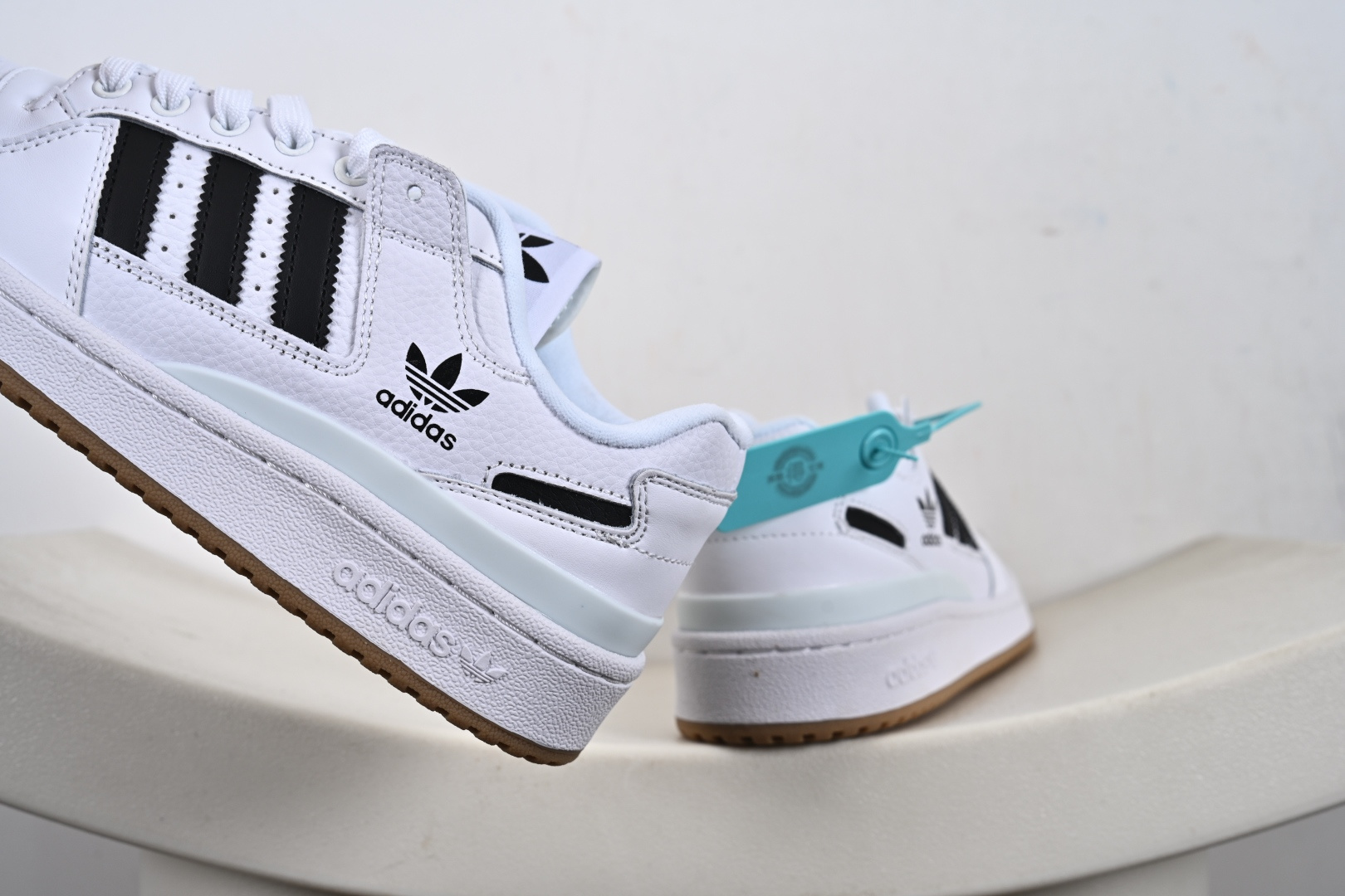 140 阿迪达斯 Adidas Forum Low 低帮百搭潮流休闲运动板鞋 HP9088